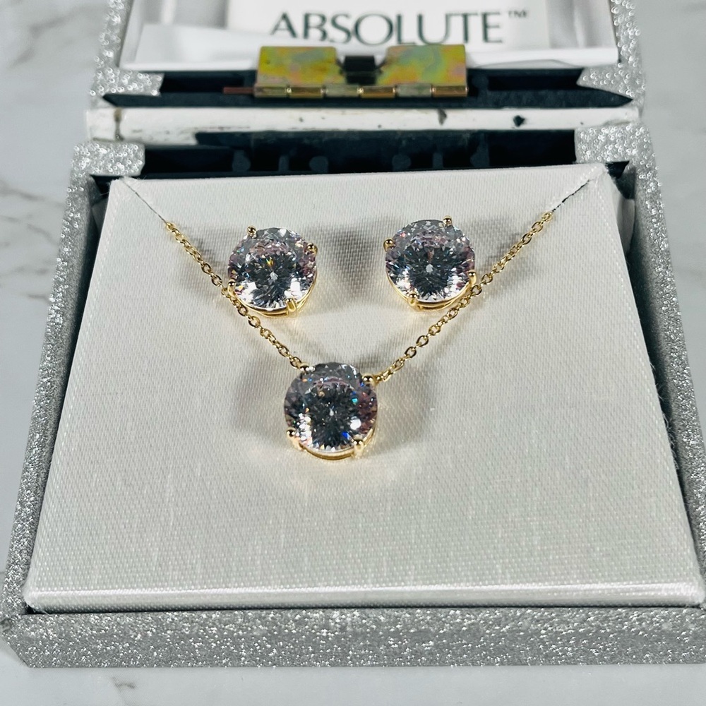 ⭐️A Absolute CZ Jewelry Set Gold Tone Necklace & Stud Earrings - Picture 2 of 8
